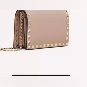 ROCKSTUD CALFSKIN CHAIN POUCH
